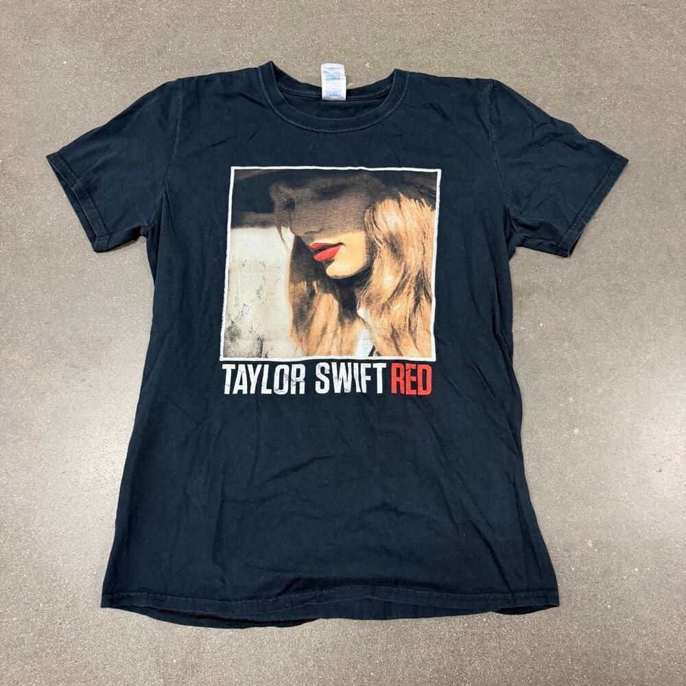 Taylor Swift Red Album Graphic T-Shirt Women's M